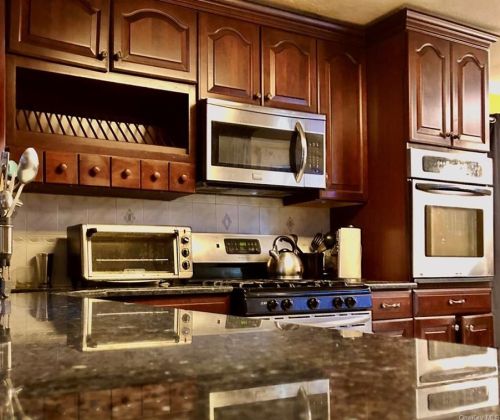 105-09 220th St, Jamaica, NY 11429-2505
