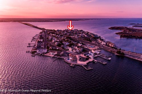 331 Sunset Dr, Pelican Island NJ  08751-2242 exterior