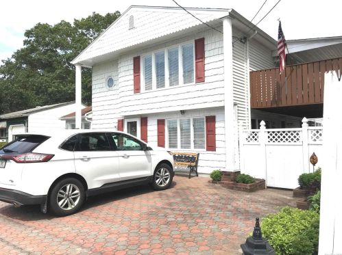 95 Colonial Rd, Babylon, NY 11704-5522