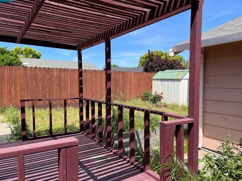 2036 Seward Dr, West Pittsburg, CA 94565-4048