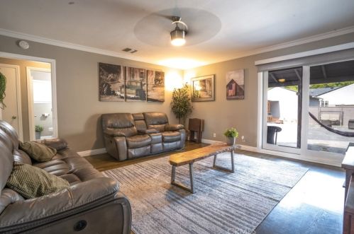 3753 Petaluma Ave, Long Beach, CA 90808-2439