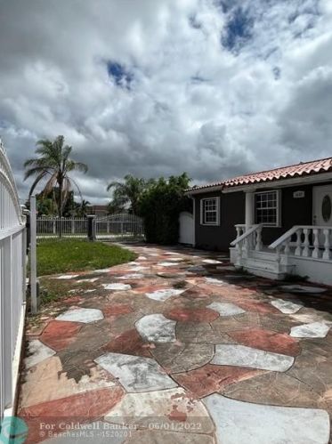 3600 5th Ave, Hialeah, FL 33013-3018