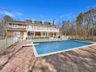 1457 Deerfield Rd, Watermill, NY 11976-2153
