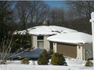 1664 Sturbridge Dr, Sewickley, PA 15143-8513