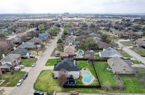 2213 Brooklake St, Denton TX  76207-1623 exterior