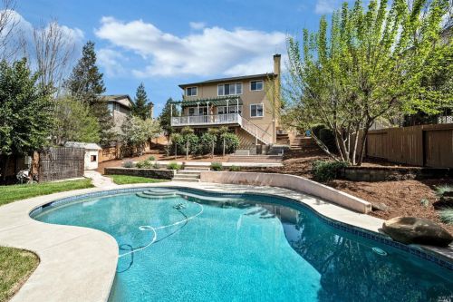 5743 Owls Nest Dr, Santa Rosa CA  95409-4350 exterior