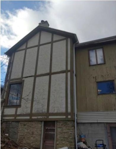 1939 Harrison Ave, Jeannette, PA 15644-1148