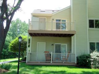 104 Burgoyne Dr, Clifton Park Center, NY 12065-8104