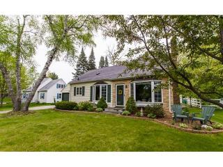 1860 Allen Pl, Saint Paul, MN 55117-2504