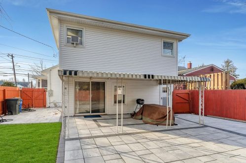 1147 Bellmore Rd, North Bellmore NY  11710-3701 exterior