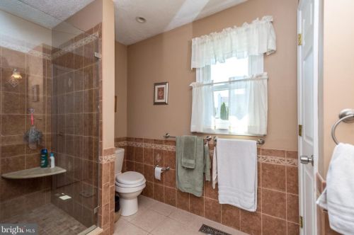 106 Claremont Dr, Lansdale PA 19446-6359 exterior