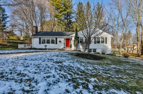 8 Swart Ter, Nashua, NH 03064-1955