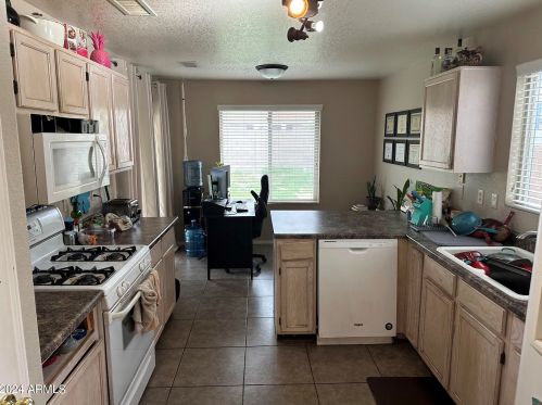 4222 Chama Dr, Glendale, AZ 85310-5183