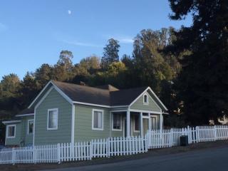 11 Carr Ave, Aromas, CA 95004-9654
