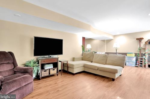 357 Locust Grove Dr, Purcellville VA  20132-3285 exterior