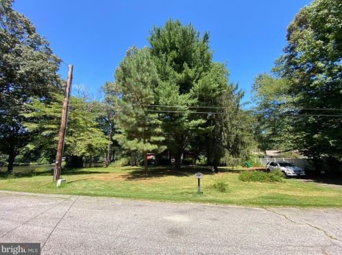 213 Shore Dr, Dover DE  19901-5740 exterior