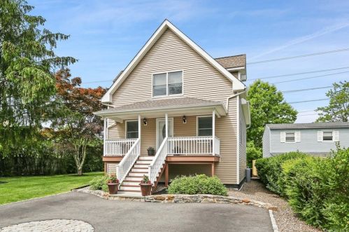 4 Topland Rd, Mahopac, NY 10541-1018