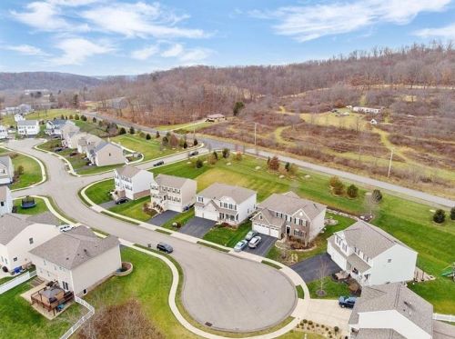 105 Hermitage Ct, Zelienople, PA 16063-4005