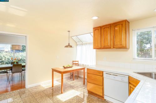 371 Shoreline Dr, West Pittsburg, CA 94565-2283