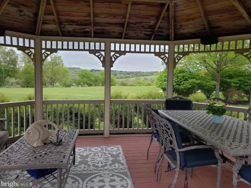 4260 Wyndemere Cir, Schnecksville PA  18078-3527 exterior