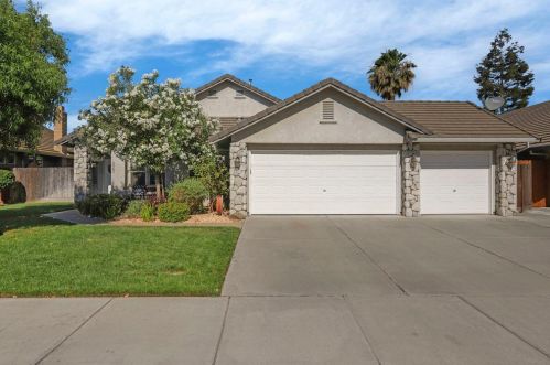 323 Douma Way, Ripon, CA 95366-3623