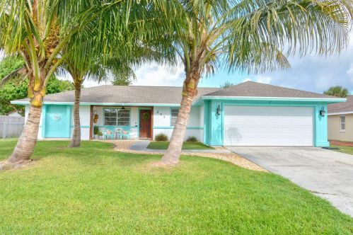241 Duval Ave, Fort Pierce, FL 34983-2585