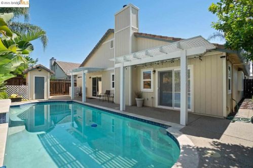 3889 Oak Grove Ct, Oakley CA  94561-4218 exterior