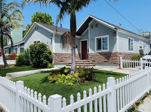 1919 Robinson St, Redondo Beach, CA 90278-1914