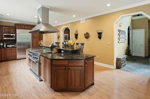 335 Veterans Hwy, Jackson Twp NJ  08527-2832 exterior