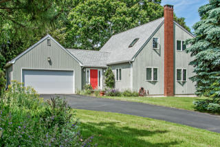 8045 Bayview Rd, Southold, NY 11971-4010