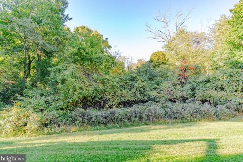 1144 Oxford Cir, Lansdale PA 19446-6652 exterior