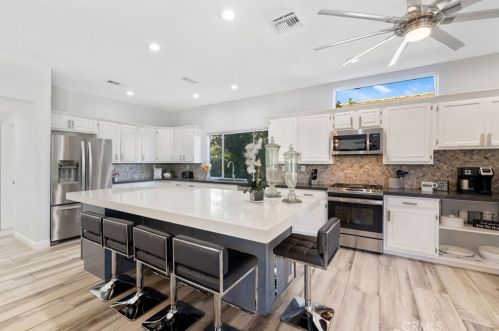 78720 Avenida La Fonda, La Quinta CA  92253-2805 exterior