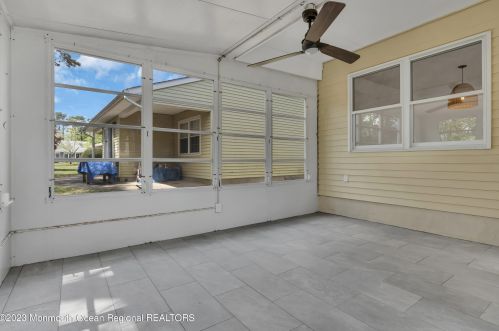 16 Jetty Ct, Bricktown NJ  08723-7225 exterior