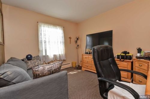 9 Brook Ave, Montvale NJ  07645-2101 exterior