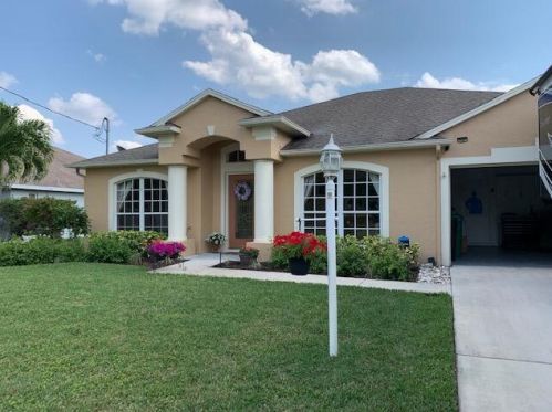486 Carter Ave, Fort Pierce, FL 34983-2998