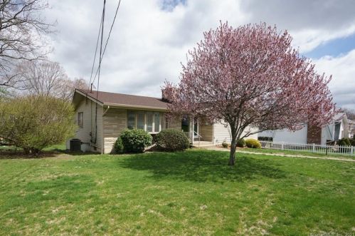 93 Split Rock Dr, Waterbury, CT 06706-2442