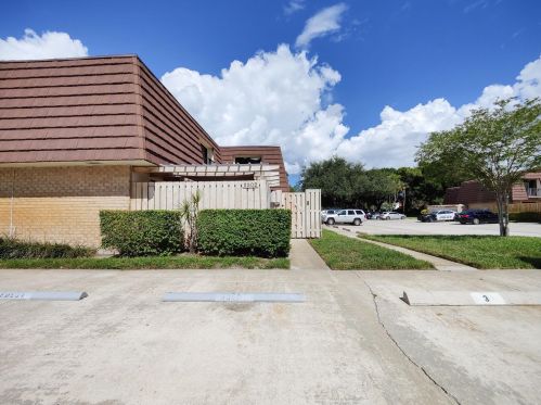2502 25th Ln, West Palm Beach, FL 33418-3572