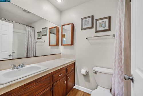 6120 Chickasaw Ct, Manteca CA  95336-2557 exterior