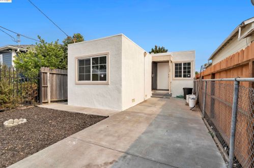 1122 89th Ave, Oakland CA  94621-1120 exterior
