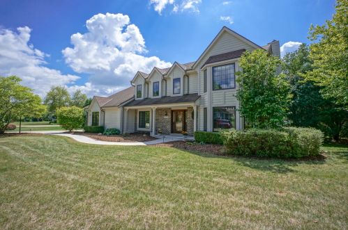 1311 Shelly Ln, Chenequa, WI 53029-1828