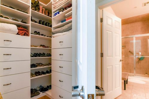 307 Regency Pl, Woodbridge NJ  07095-1032 exterior