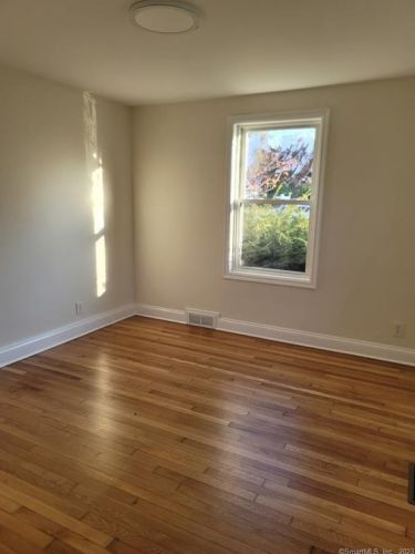 11 Senga Rd, Norwalk CT  06854-2520 exterior