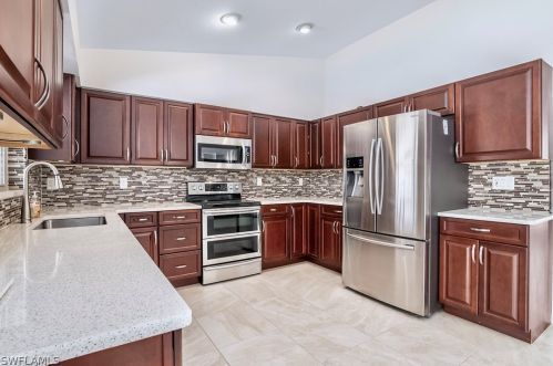 1401 20th Ct, Cape Coral, FL 33990-3898