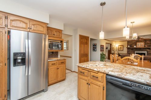 12840 Weatherstone Blvd, Waukesha, WI 53151-6159