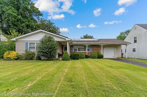 279 Birch Bark Dr, Bricktown, NJ 08723-5901