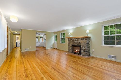 2751 Quaker Church Rd, Yorktown Hgts NY  10598-3346 exterior