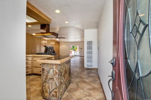 1227 Caren Rd, Vista, CA 92083-4710