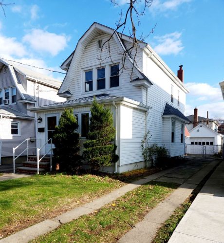 94-39 221st St, Jamaica, NY 11428-1219