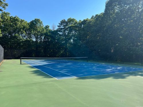 118 Willow Wood Dr, Oakdale NY  11769-1626 exterior