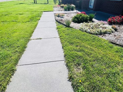 127 Pineview Dr, Mount Airy NC 27030-5145 exterior